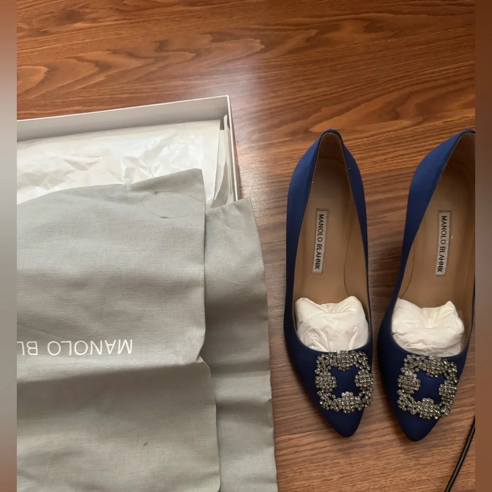 Manolo Blahnik Royal Blue Heels with Crystal Embellishments hangisi 70 - Picture 2 of 4